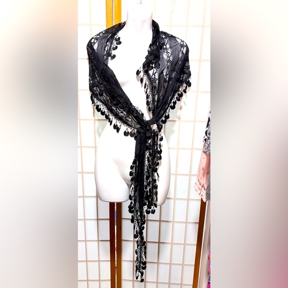 Gorgeous Lace Scarf black with embroidery edges - Picture 1 of 4